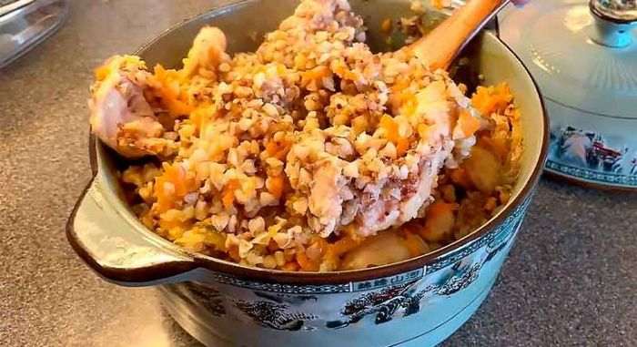 Смачна курочка з гречкою в духовці