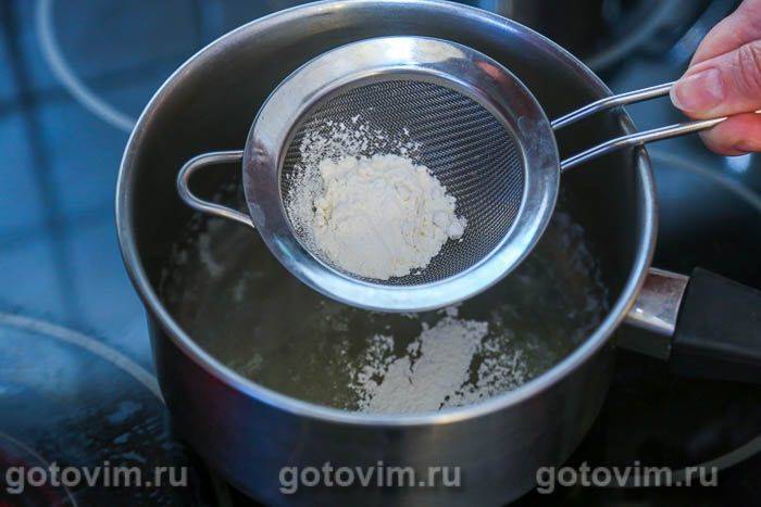 Гратен зі спаржі в соусі бешамель