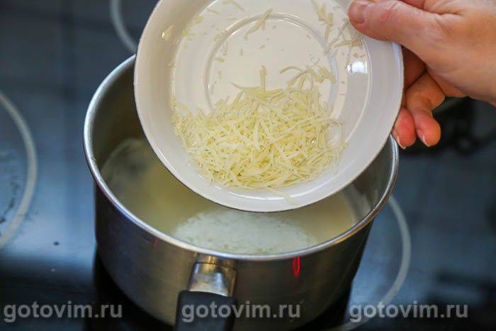 Гратен зі спаржі в соусі бешамель