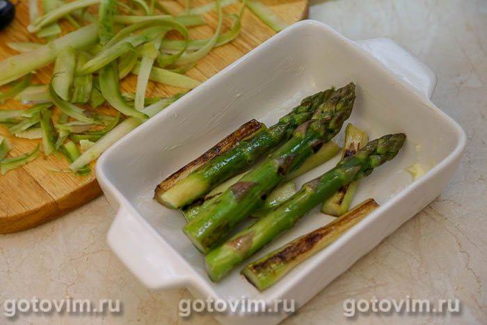 Гратен зі спаржі в соусі бешамель