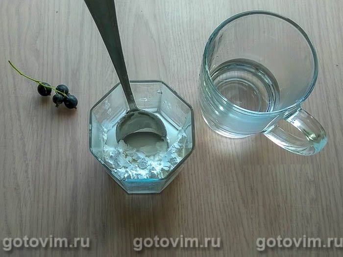 Густий кисіль із чорної смородини з гвоздикою та корицею