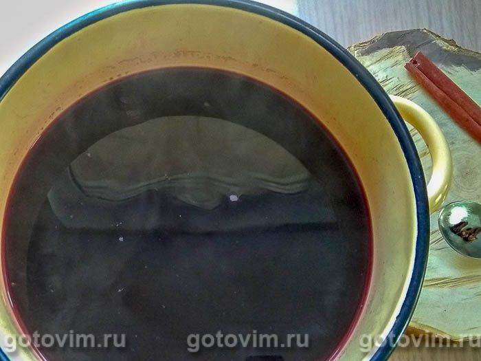 Густий кисіль із чорної смородини з гвоздикою та корицею