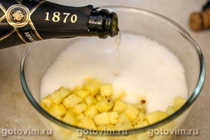 Ананаси в шампанському