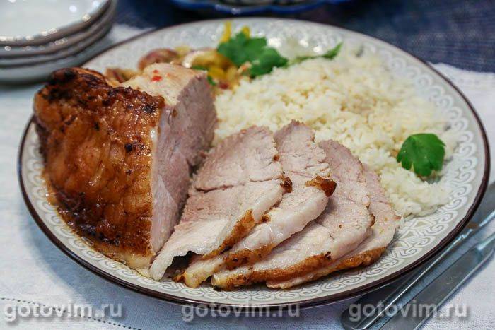 М'ясо в цибулевому маринаді з лимоном і чилі, запечене в духовці. Фотографія рецепта