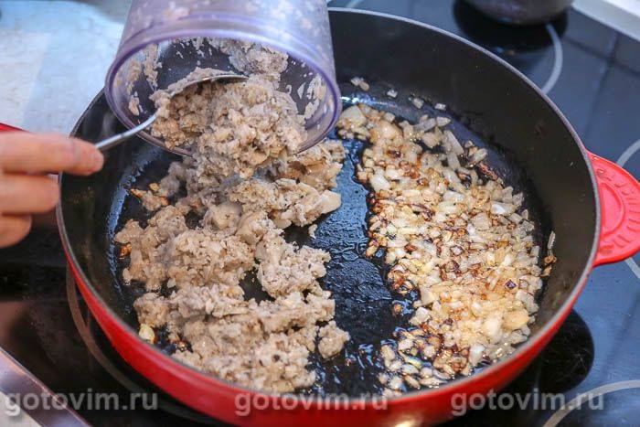 Макарони з гливами та фаршем