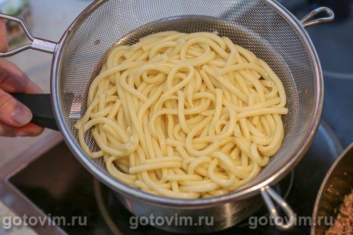 Макарони з гливами та фаршем