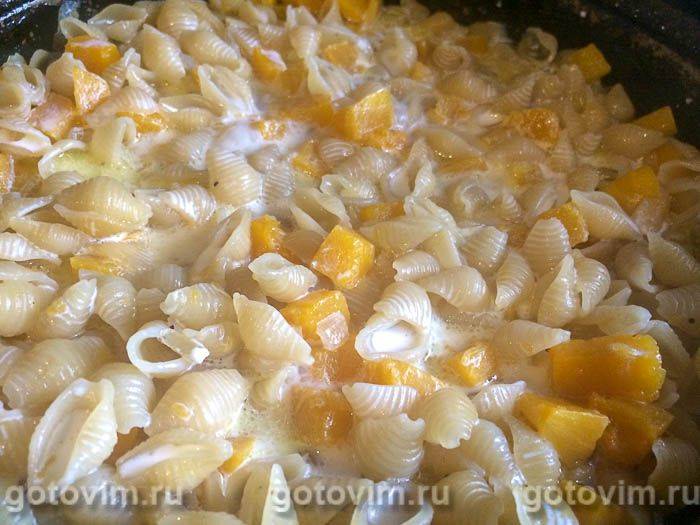 Паста з гарбузом і плавленим сиром