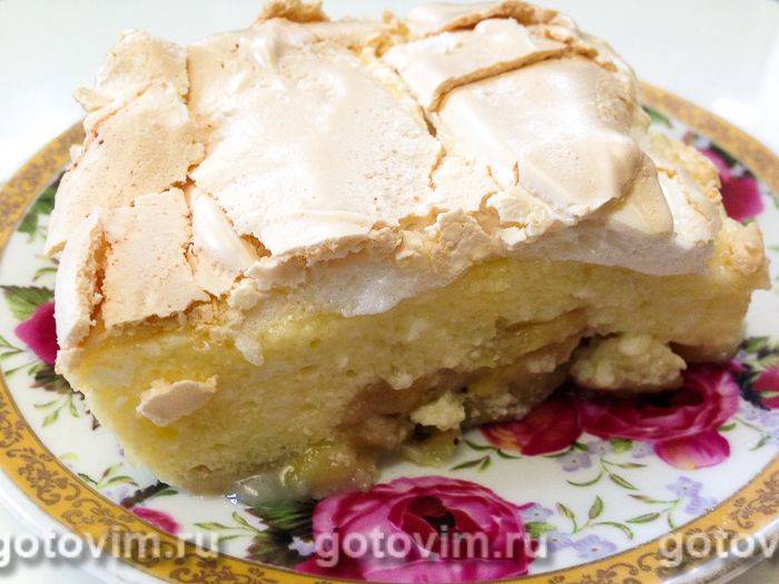 Сирно-банановий десерт із безе. Фотографія рецепта