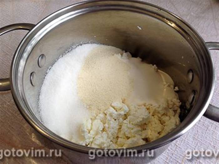 Сирно-банановий десерт із безе