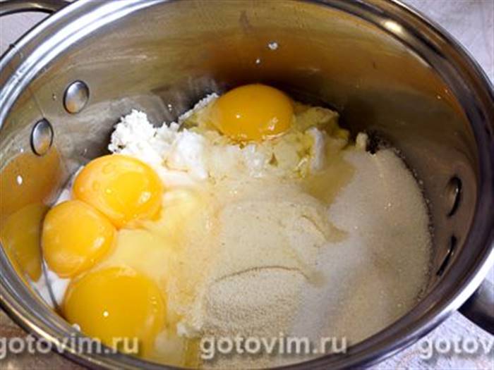 Сирно-банановий десерт із безе