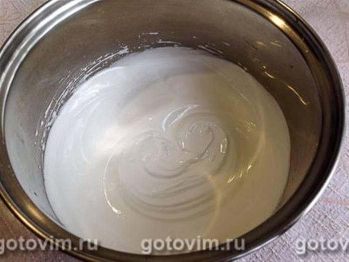 Сирно-банановий десерт із безе