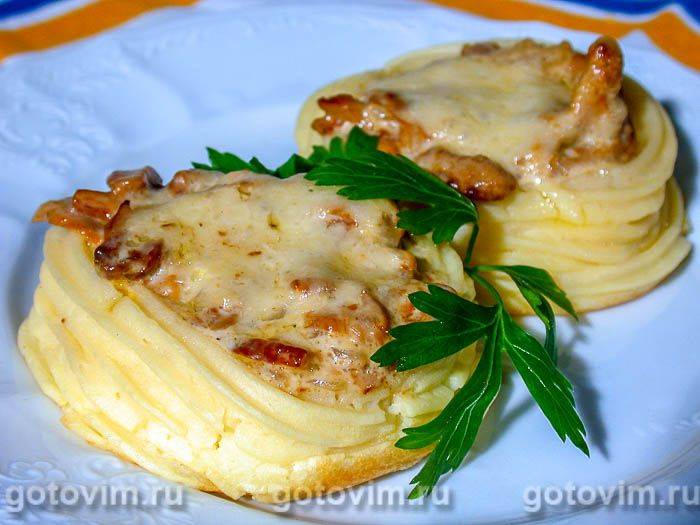 Смажені лисички в картопляних кошиках. Фотографія рецепта