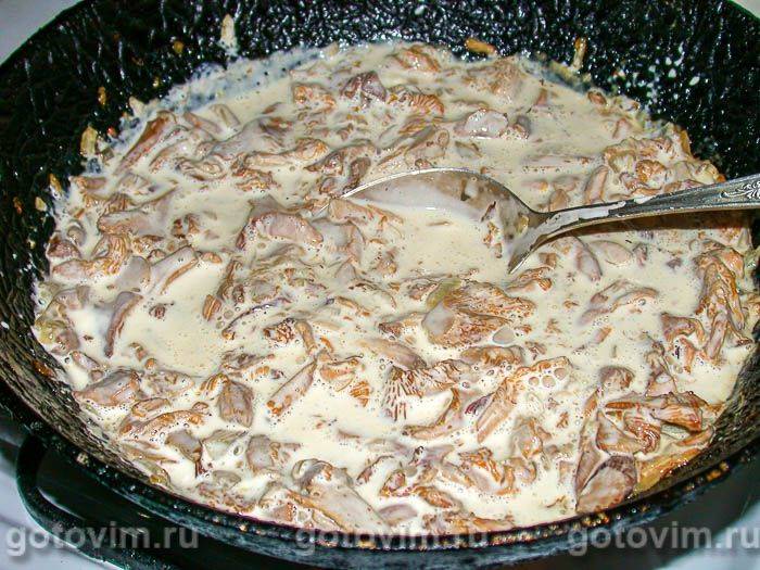 Смажені лисички в картопляних кошиках