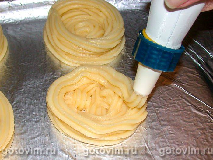 Смажені лисички в картопляних кошиках