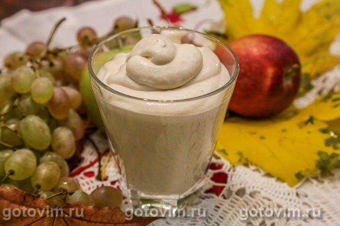 Заварний яблучний крем зі збитими вершками. Фотографія рецепта