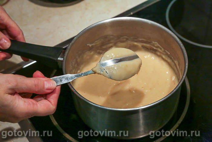 Заварний яблучний крем зі збитими вершками