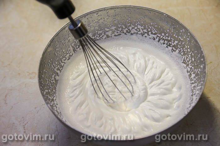 Заварний яблучний крем зі збитими вершками