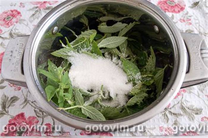 Квас із м'ятою та кропивою