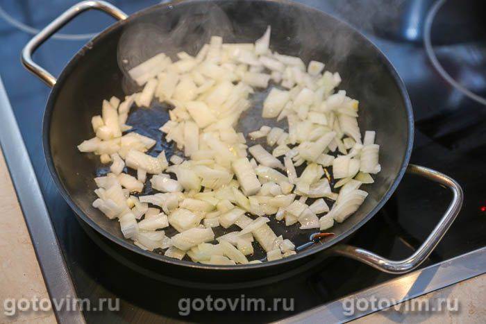 Спагеті з грибами гливами та сосисками