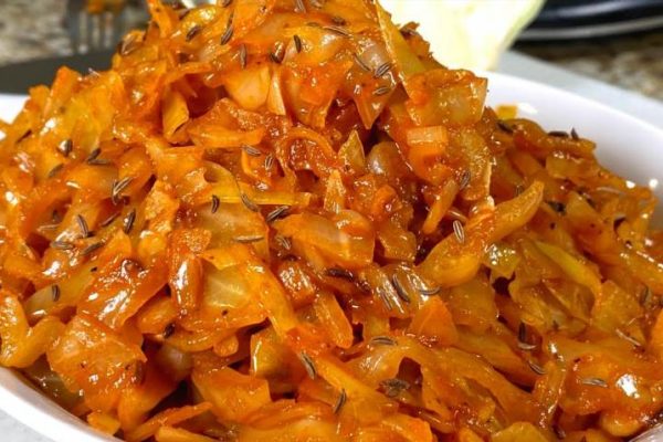 Смачна капуста тушкована - простий рецепт та секрети приготування