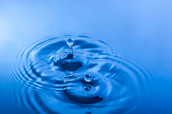 Схожість як дві краплі води – звідки взявся цей вислів і що він означає