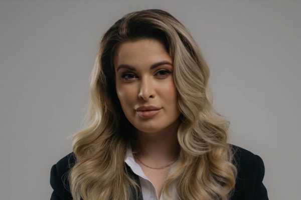 Юлія Карпова – як житомирська дівчина підкорила медіапростір України