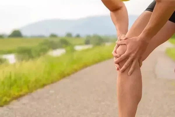 Чи можна ходити при розриві меніска коліна та як діяти правильно