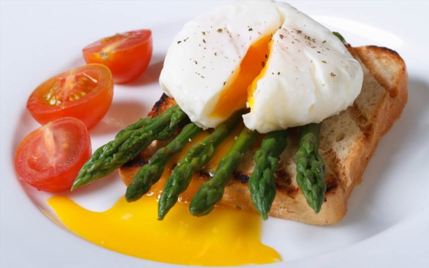 Як приготувати яйце пашот в мікрохвильовці за дві хвилини