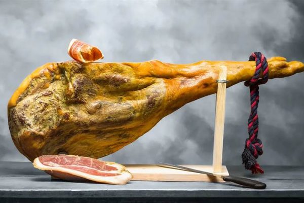 Хамон: що це таке і як розпізнати справжній делікатес