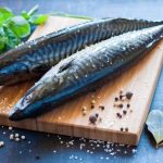Як зробити малосольну скумбрію вдома без зайвих клопотів