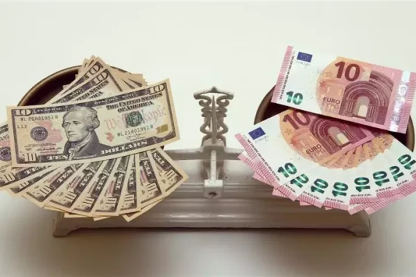 На яку валюту робити ставку українцям у 2026 році