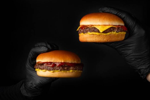 Як бургер став культовим стравою і чому його святкують щороку