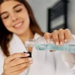 Як хлоргексидин допомагає боротися з бактеріями в роті