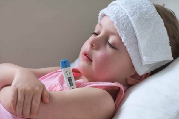 Коли блювота і температура у дитини вимагають уваги