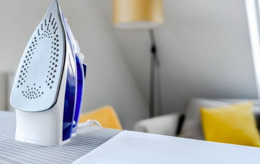 Як ефективно очистити праску від накипу вдома