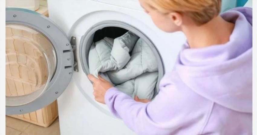 Як правильно прати куртку в пральній машині без втрати форми та кольору