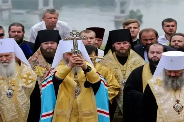 Звідки беруться гроші на зарплати священників в Україні 2026 року