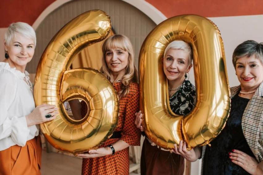 Подарунки жінці на 60 років – які вибрати, щоб вразити та здивувати