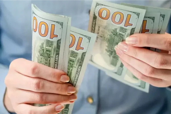 Як перевести гроші з України в США у 2026 році без зайвих витрат