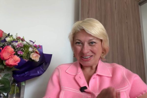 Як Анжела Перл стала голосом астрології для мільйонів