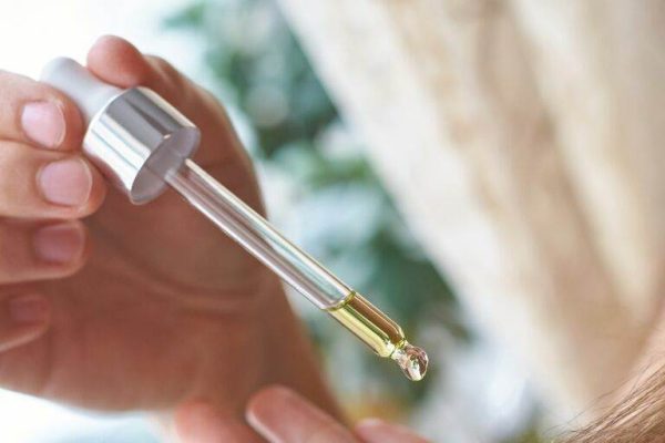 Як правильно використовувати касторову олію для волосся – повний гайд