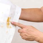 Як вивести жирну пляму з одягу – 5 дієвих методів для всіх тканин