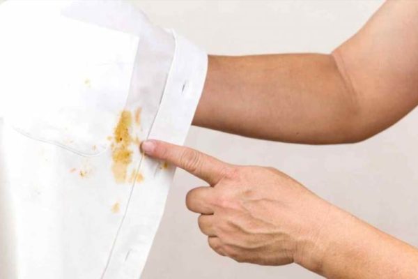 Як вивести жирну пляму з одягу – 5 дієвих методів для всіх тканин