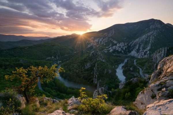 Балкани – серце Європи з гірськими вершинами та морськими просторами