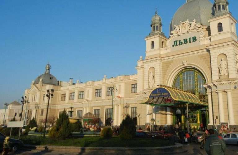 Як дістатися до залізничного вокзалу у Львові швидко та без проблем